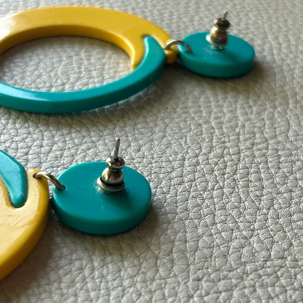 Vintage Mod Hoop Earrings - Picture 6 of 9